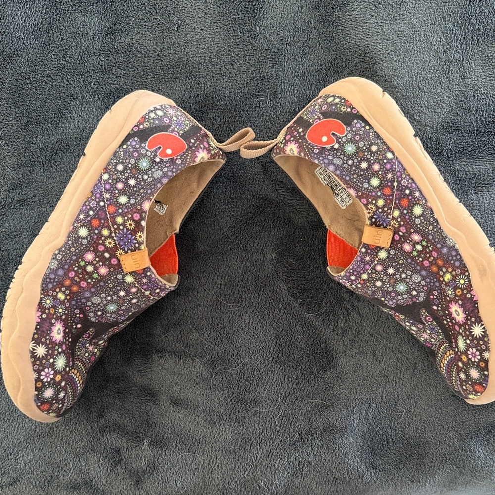 UIN Women's Black and Multicolor Slip-On Sneakers - Picture 6 of 9